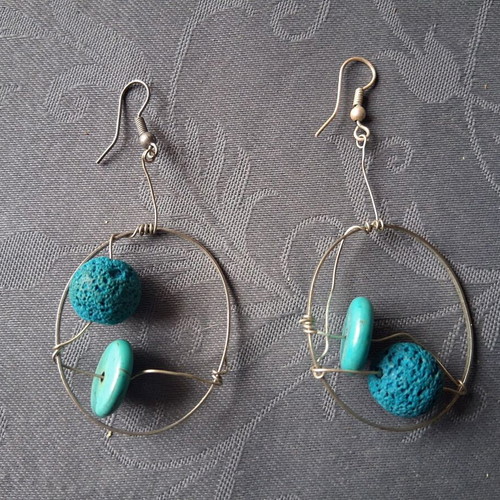 Metallic dangling earrings like new, silver with turquoise beads