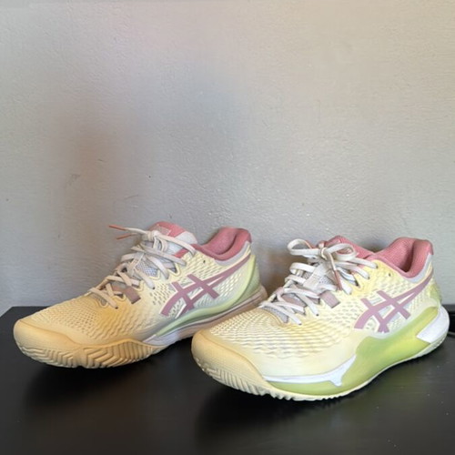 Asics Gel-Resolution 9 women's athletic shoes like new, size 40, multicolor