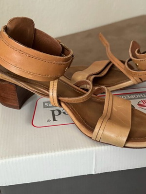 Leather sandals like new, size 38, beige Made In Italia