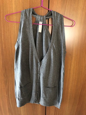 Gray vest like new, size L with beautiful back