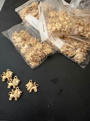 Metal lion charms new, pack of 160 pieces, gold color