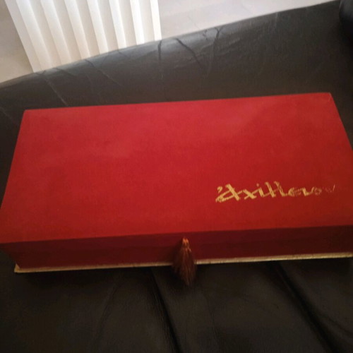 Achilleion velvet box vintage used, red