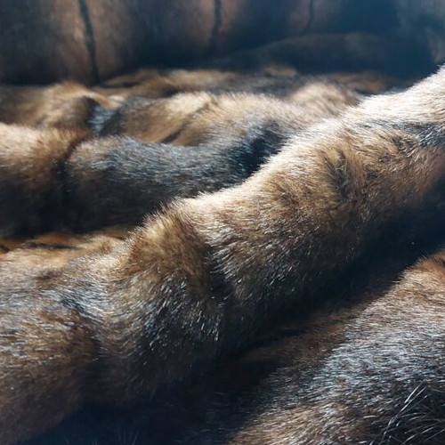 Throw with 4 pillows new, synthetic fur