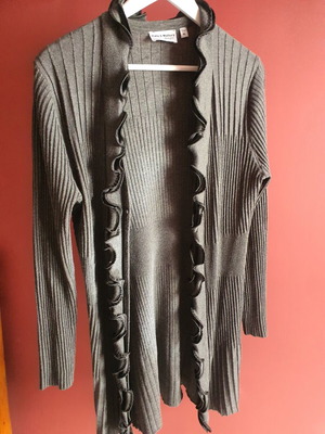 Cardigan with ruffles like new, dark gray and black details, size XL