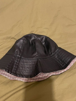 Reversible bucket hat like new, faux leather and houndstooth