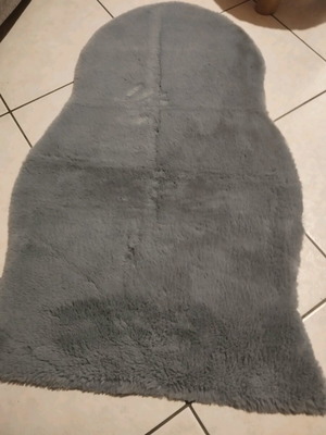 Fur rug throw used 90 cm
