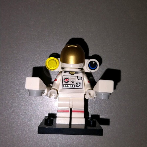 Lego Minifigures Astronaut authentic new