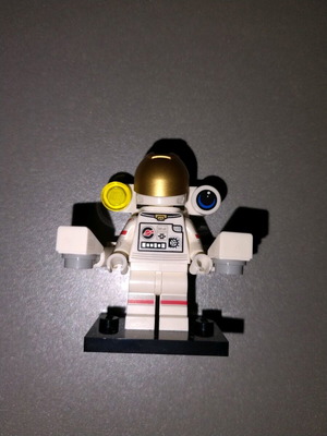 Lego Minifigures Astronaut authentic new
