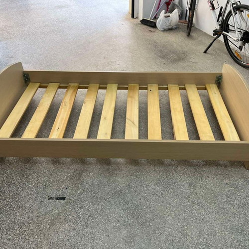 Single bed 198x98 cm with used mattress