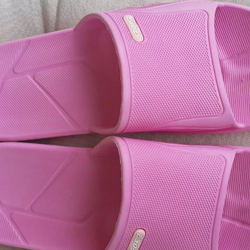 Pink slippers new, size 37