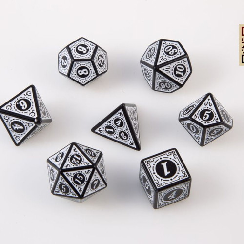 Dungeons & Dragons Dice Set with Pouch new