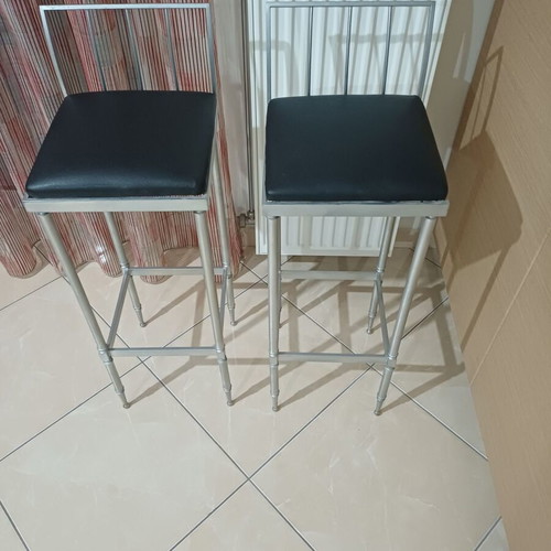 Bar stools set of 2 like new, metal frame with black leather seat