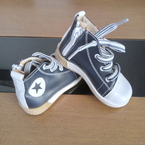 Gorgino baby boots size 21 like new
