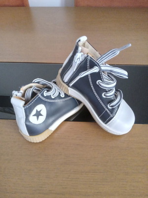 Gorgino baby boots size 21 like new