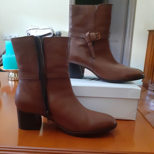 Franchesca Moretti leather ankle boots size 41 like new, brown