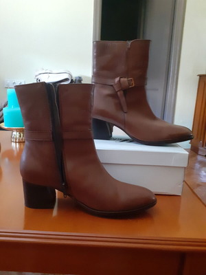 Franchesca Moretti leather ankle boots size 41 like new, brown