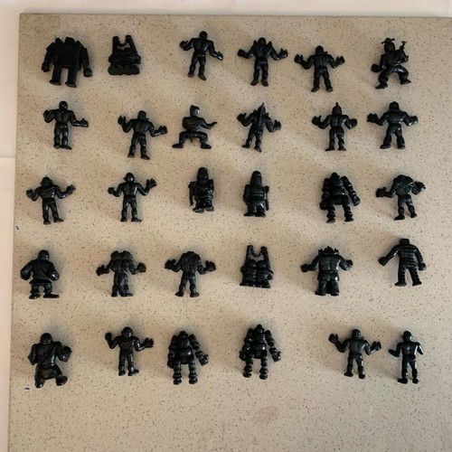 Alien figures used, pack of 30, black, El Greco kombattini 90's 80's