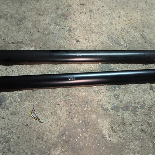 Jeep OEM Roof Bars used, possibly for Cherokee