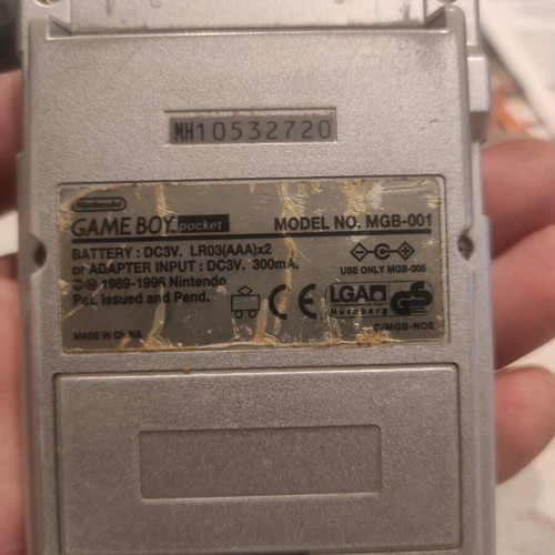 Gameboy Pocket functional with 2 games and horizontal line on screen