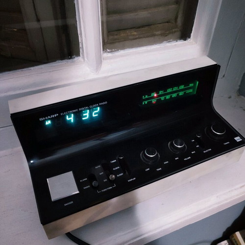 Sharp FX-52CX radio alarm clock like new