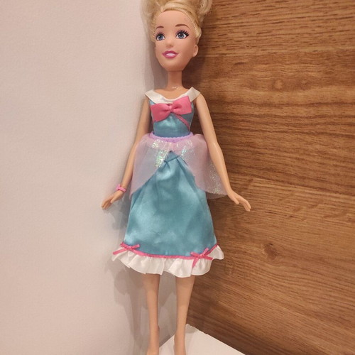 Disney Princess Cinderella Layer' n Style 10" doll used