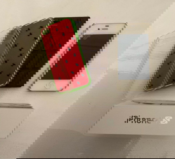 iPhone 4s + ΔΩΡΟ 4 θήκες κινητού