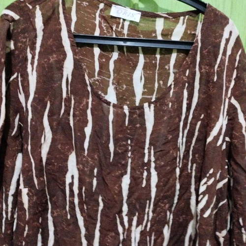 Oris brown shirt size 5 like new, crepe polyester with three-quarter sleeve
