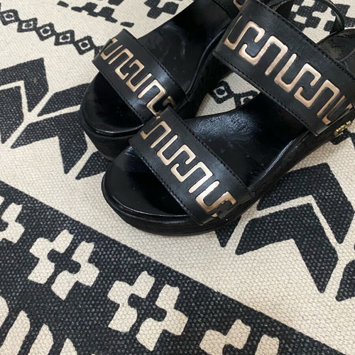 Branded sandals like new, black with gold details, size 37