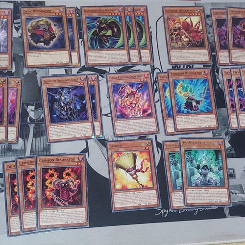 Red Dragon Archfiend Resonator Core deck like new