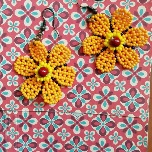 Floral earrings like new, orange, handmade from Africa