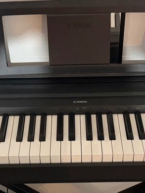 Πιάνο Yamaha P-45 σαν καινούργιο με βάση και αξεσουάρ