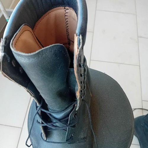 Military boots size 43 new, black with laces