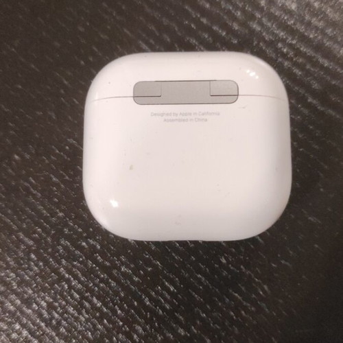 Apple AirPods 4 μεταχειρισμένα με θήκη φόρτισης και δώρο θήκη Super Mario