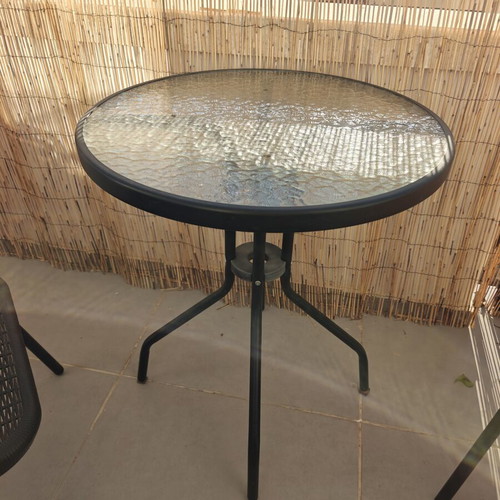 Garden table 60x70 like new