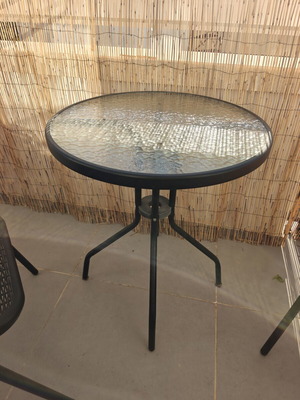 Garden table 60x70 like new