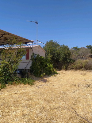 Αγροτεμάχιο 2,5 στρεμμάτων με τροχόσπιτο 28 τ.μ. στα Βατερά Λέσβου