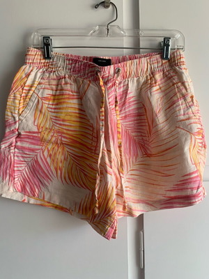 Tahari linen shorts with pink palm tree motif like new, size M