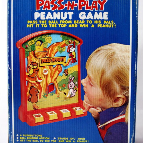 Pass N Play Peanut Game vintage 80's board game new