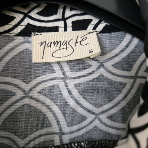Oversized Namaste shirt like new, black and white, viscose, size S