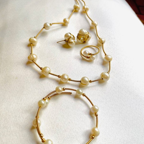 Modern jewelry set with natural pearls by Al'Oro
