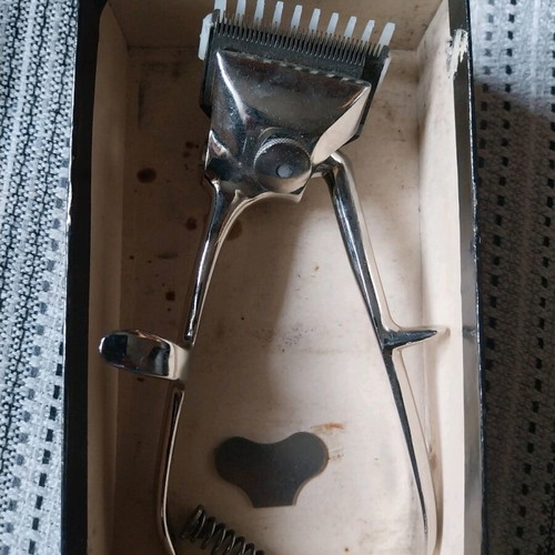French hair clipper like new, in original box