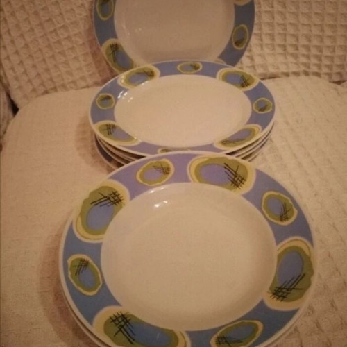 House set of 12 plates like new, 6 shallow and 6 soup
