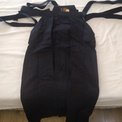 Kendoka Equipment with 2 Hakama, 2 Gi and 2 Tenugui like new