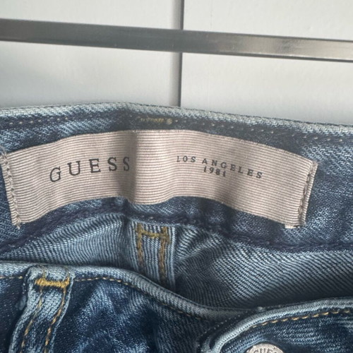 Cropped Guess jeans with decorative beads like new, size 25