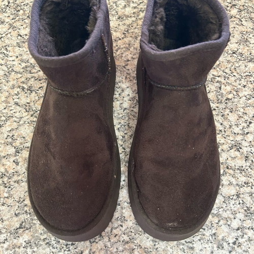 Dark brown ankle boots like new, size 40