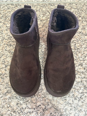 Dark brown ankle boots like new, size 40