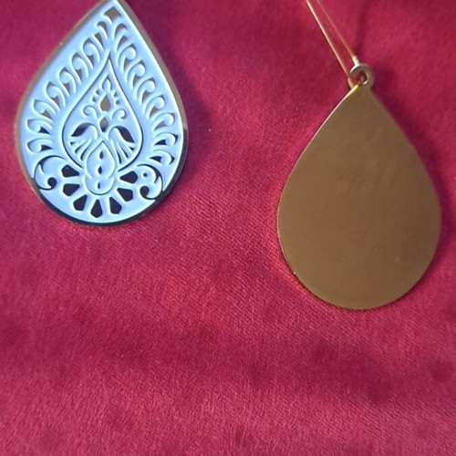 Handmade earrings new, white and gold