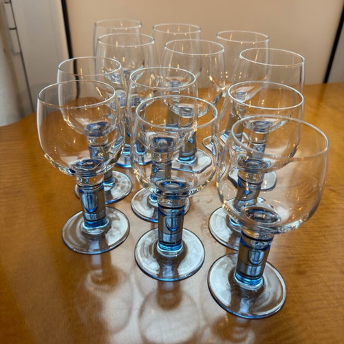 Set of 12 glass glasses with blue base like new