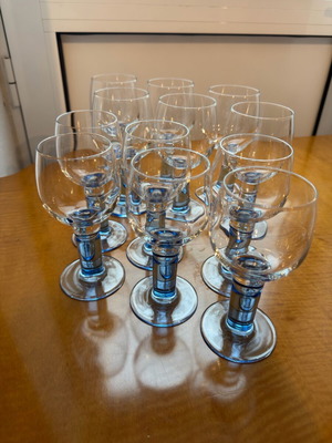 Set of 12 glass glasses with blue base like new
