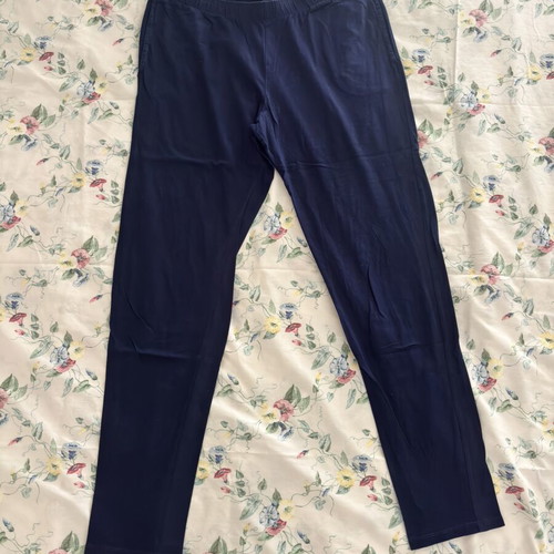 Triumph spring pajamas set like new, dark blue floral design